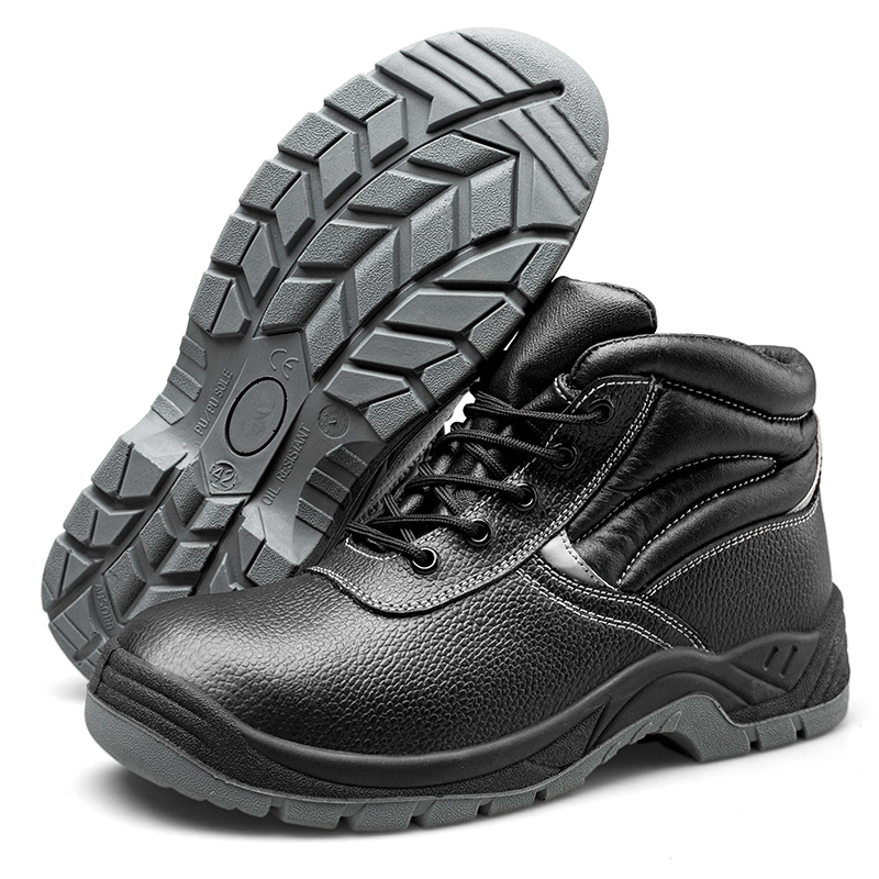 Outdoor black labor protection shoes in winter